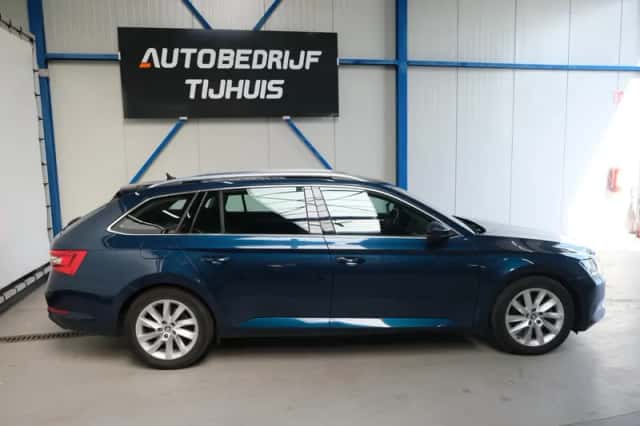 Škoda Superb (2016) thumbnail 2