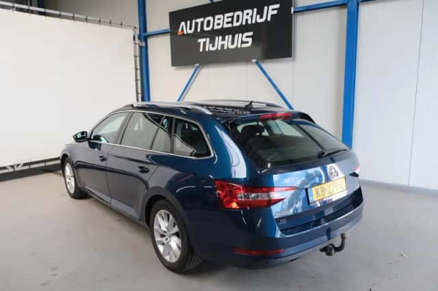 Škoda Superb (2016) thumbnail 5