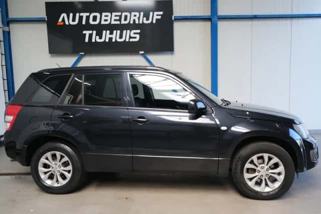 Suzuki Grand Vitara (2014) thumbnail 2