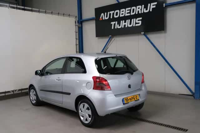 Toyota Yaris (2009) thumbnail 4