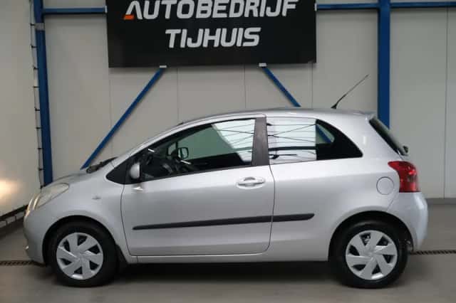 Toyota Yaris (2009) thumbnail 5