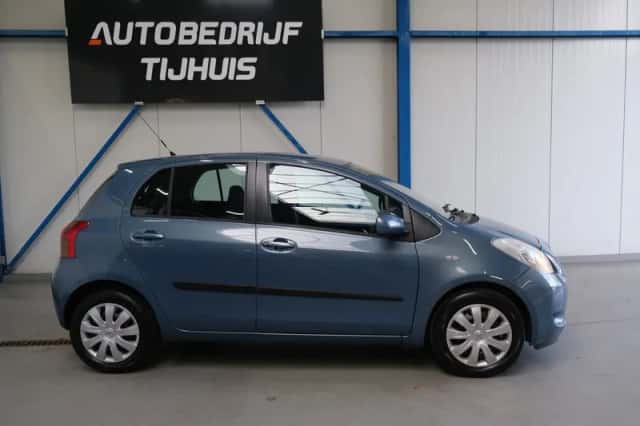 Toyota Yaris (2006) thumbnail 2