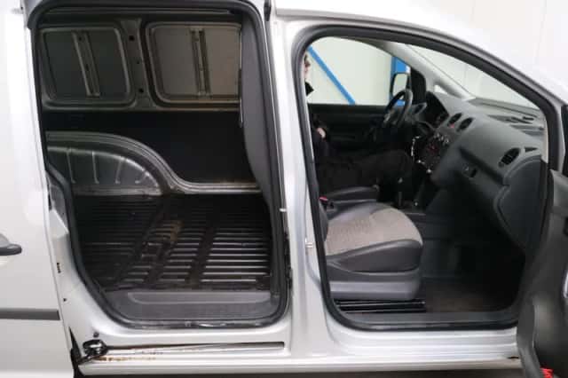 Volkswagen Caddy (2011) thumbnail 4