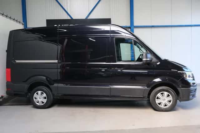 Volkswagen Crafter (2022) thumbnail 2