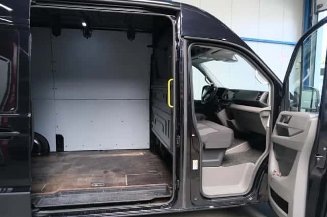 Volkswagen Crafter (2022) thumbnail 4