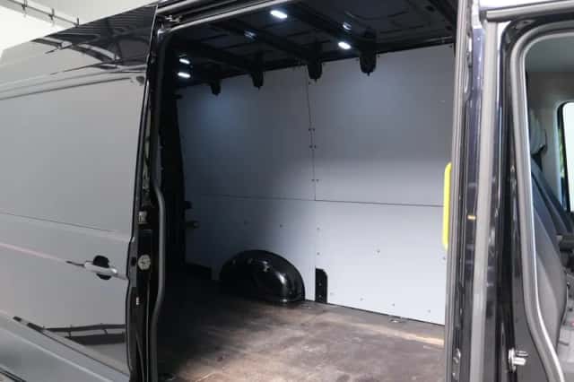 Volkswagen Crafter (2022) thumbnail 5