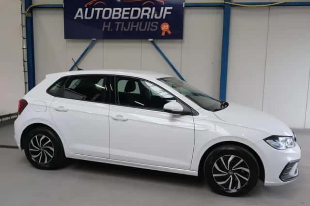 Volkswagen Polo (2022) thumbnail 2