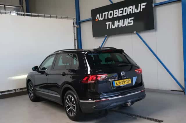 Volkswagen Tiguan (2021) thumbnail 4