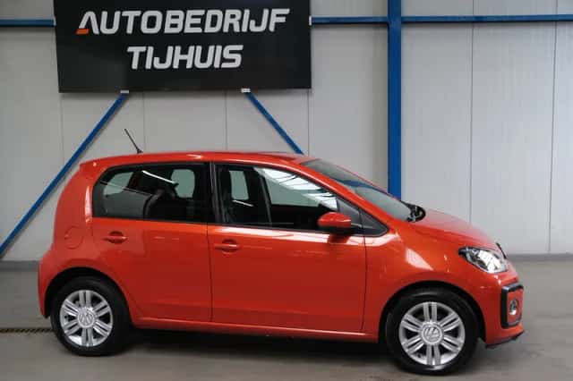 Volkswagen Up! (2017) thumbnail 2