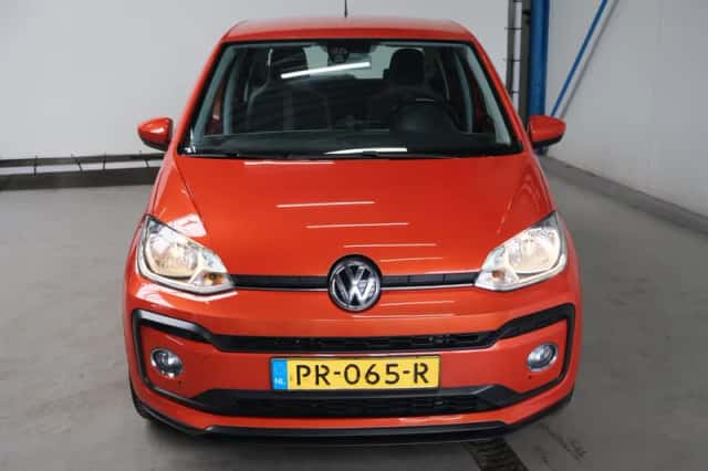 Volkswagen Up! (2017) thumbnail 3