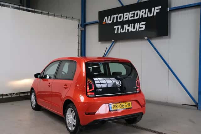 Volkswagen Up! (2017) thumbnail 4