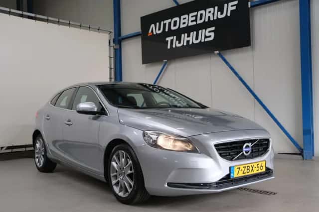Volvo V40 (2015) thumbnail 1