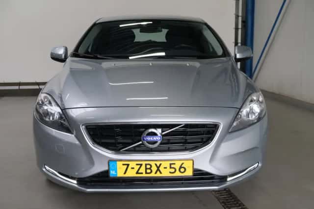 Volvo V40 (2015) thumbnail 3