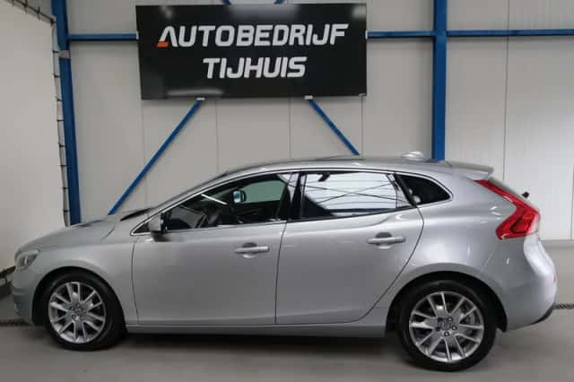 Volvo V40 (2015) thumbnail 5