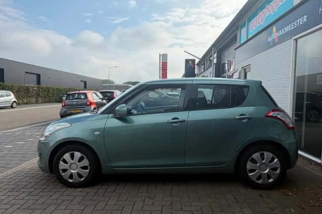 Suzuki Swift (2013) thumbnail 3