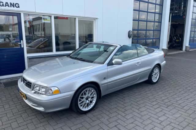 Volvo C70 (2003) thumbnail 2