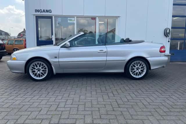 Volvo C70 (2003) thumbnail 6