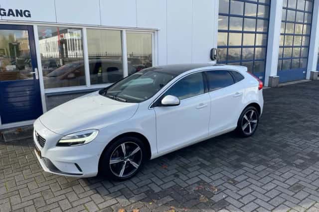 Volvo V40 (2019) thumbnail 1