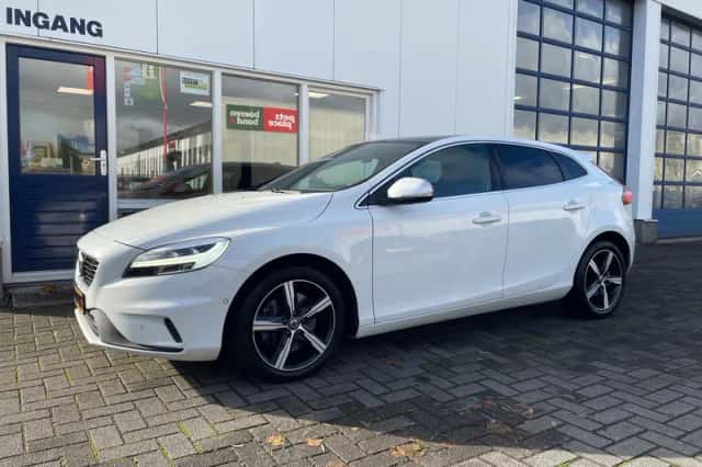 Volvo V40 (2019) thumbnail 2