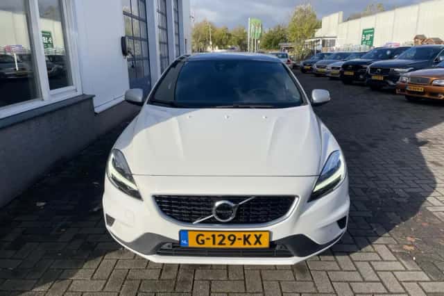 Volvo V40 (2019) thumbnail 3