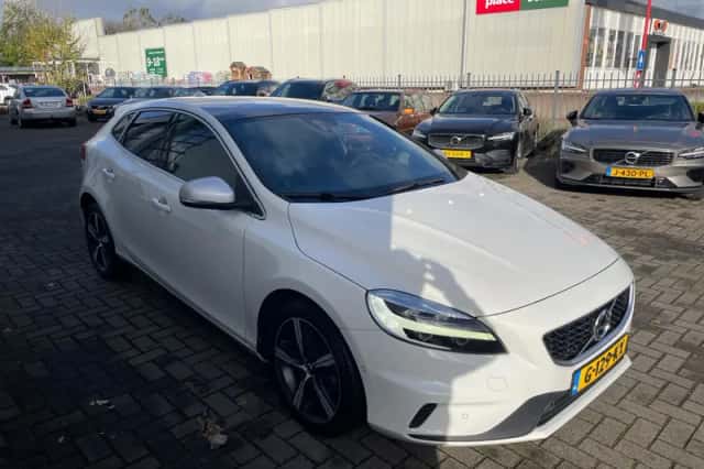 Volvo V40 (2019) thumbnail 4