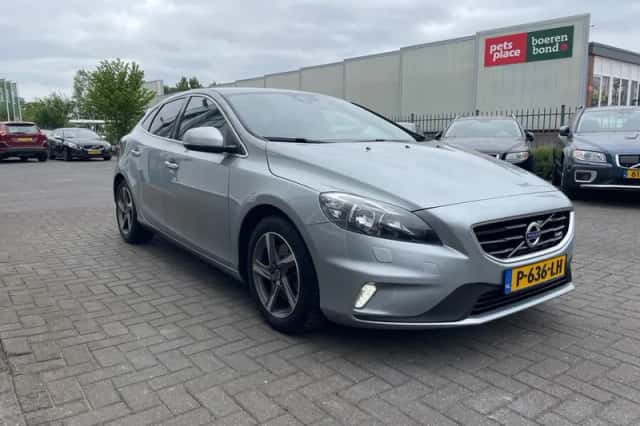Volvo V40 (2015) thumbnail 4