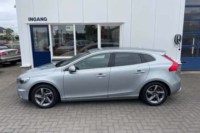 Volvo V40 (2015) thumbnail 5