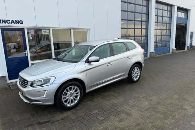 Volvo XC60 (2017) thumbnail 1