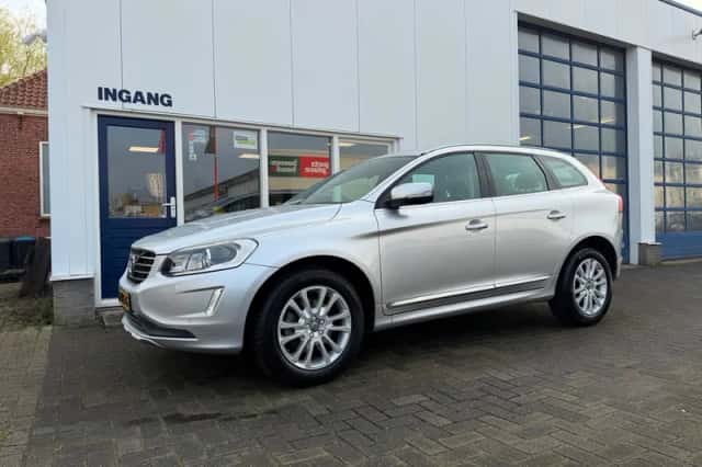 Volvo XC60 (2017) thumbnail 2