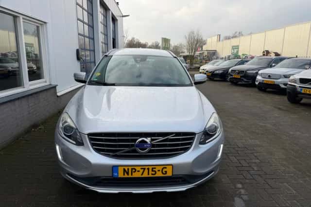 Volvo XC60 (2017) thumbnail 3