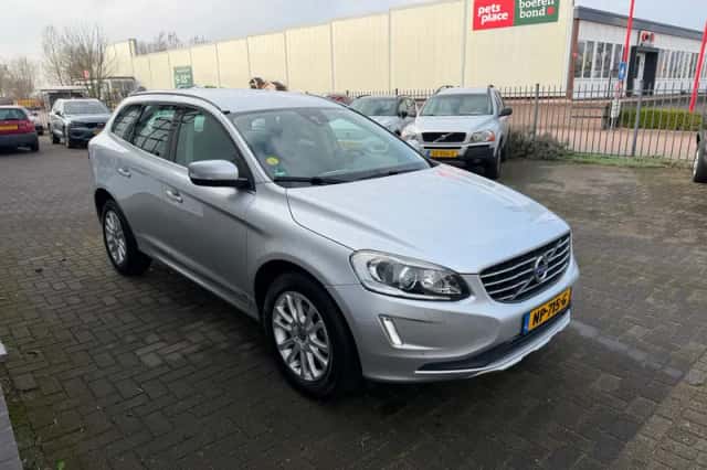 Volvo XC60 (2017) thumbnail 4