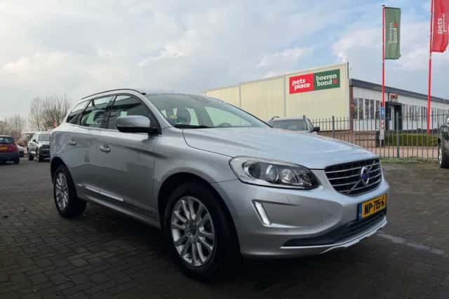 Volvo XC60 (2017) thumbnail 5