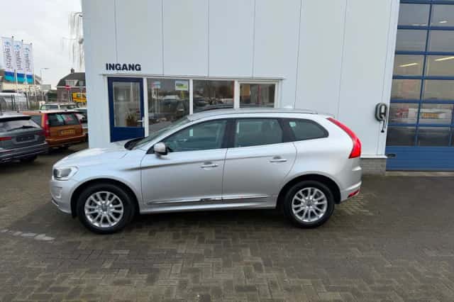 Volvo XC60 (2017) thumbnail 6