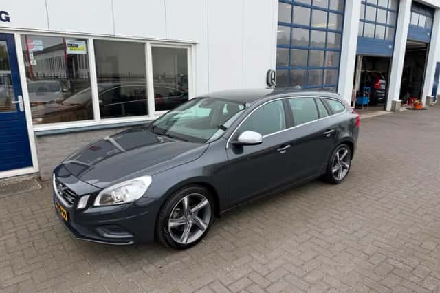 Volvo V60 (2013) thumbnail 1