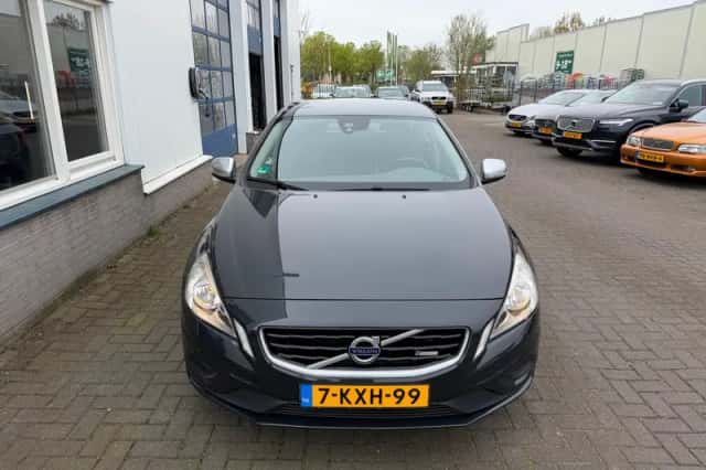 Volvo V60 (2013) thumbnail 3