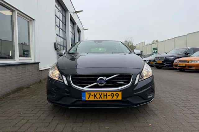 Volvo V60 (2013) thumbnail 4