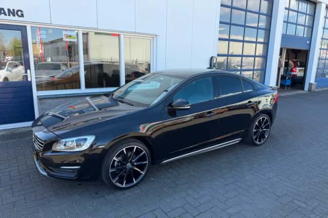 Volvo S60 (2018) thumbnail 1