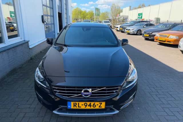 Volvo S60 (2018) thumbnail 3