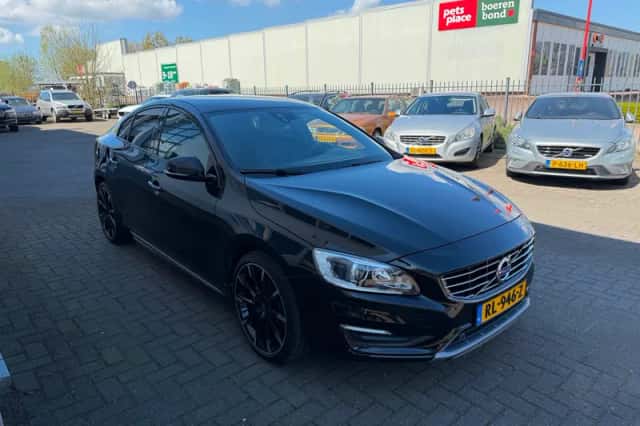 Volvo S60 (2018) thumbnail 6