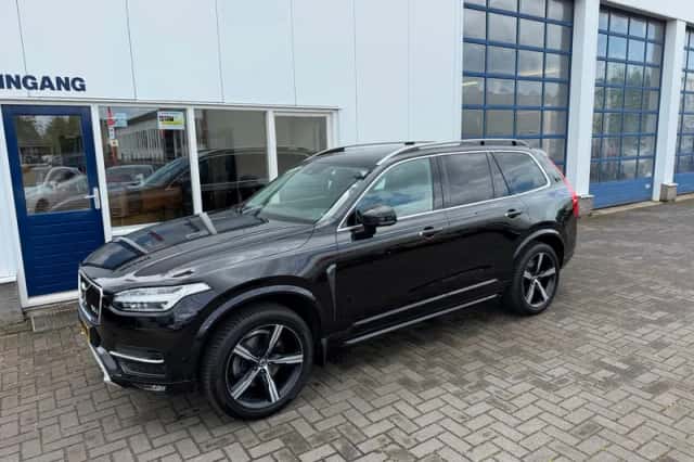 Volvo XC90 (2016) thumbnail 1