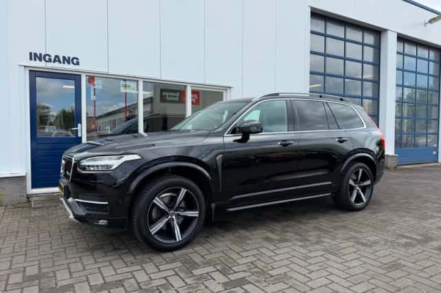 Volvo XC90 (2016) thumbnail 2