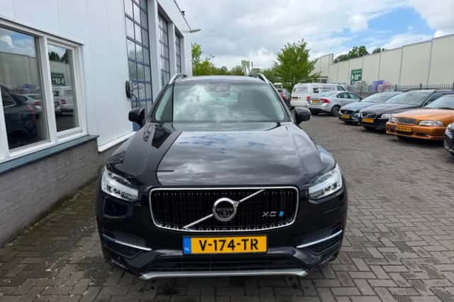 Volvo XC90 (2016) thumbnail 3