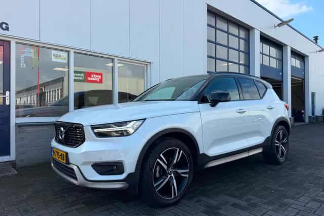 Volvo XC40 (2020) thumbnail 2