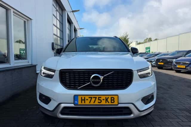 Volvo XC40 (2020) thumbnail 4