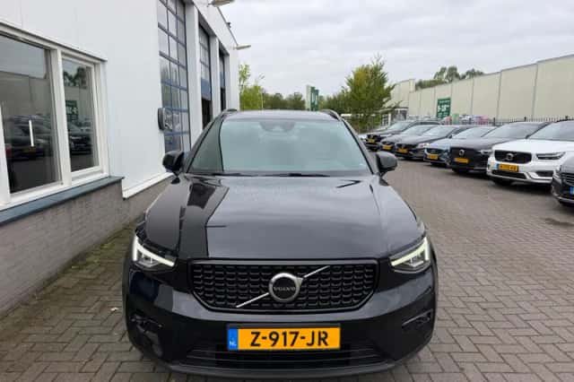 Volvo XC40 (2022) thumbnail 3