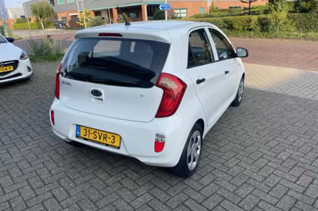 Kia Picanto (2012) thumbnail 5