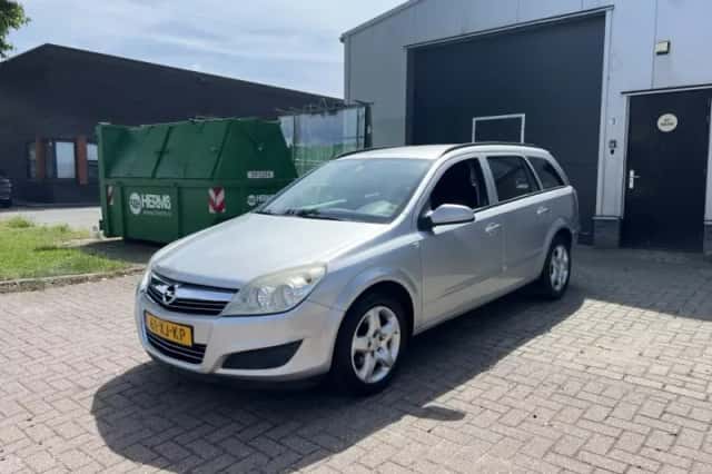 Opel Astra (2007) thumbnail 3
