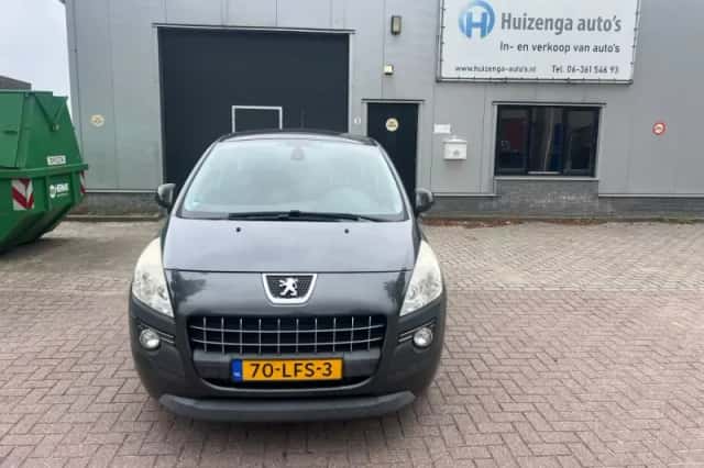 Peugeot 3008 (2010) thumbnail 2