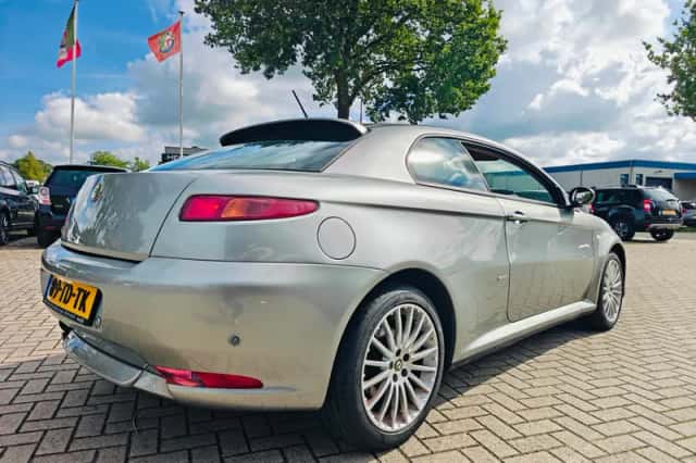 Alfa Romeo GT (2006) thumbnail 5