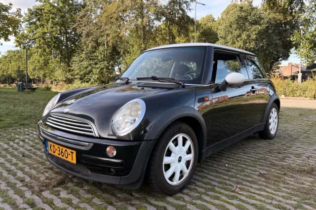 MINI Cooper (2003) thumbnail 1